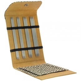 Strømpepindesæt i rustfrit stål - brunt etui åben