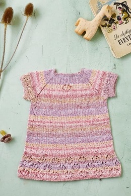 Strikkeopskrif på Kjole med hulmønster