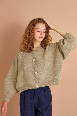 Strikkeopskrift på kort cardigan