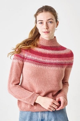 Strikkeopskrift på højhalset bluse med mønster