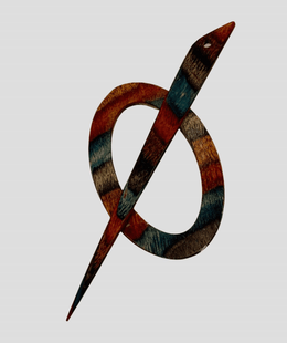 Sjalsnål i farvet birketræ