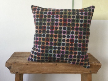 Broderikittet Sorte Prikker