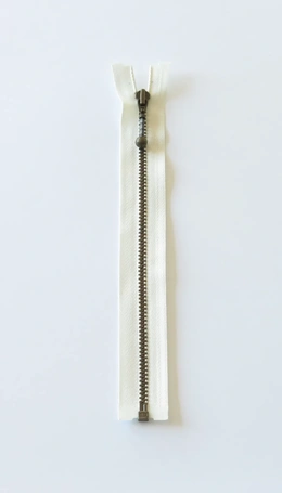 YKK 4 mm Antik messing Delbar Ecru 0841