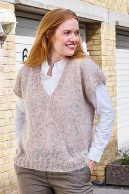 Strikkeopskrift til en oversized vest med dyb V-hals.