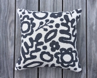 Broderi pude med botanik