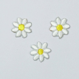 hvide-blomster-med-gult-i-midten-3-stk