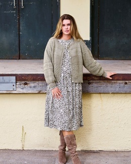 Strikkeopskrift til en trøje i strukturstrik