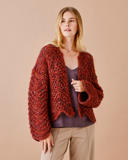 Strikkeopskrift til en smuk trøje med et påfuglemønster.