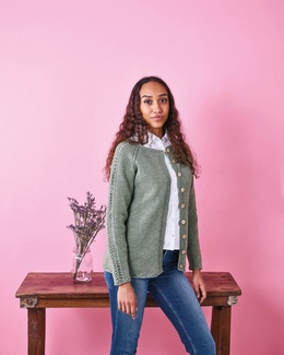 Strikkeopskrift til en fin trøje med lille hulmønster