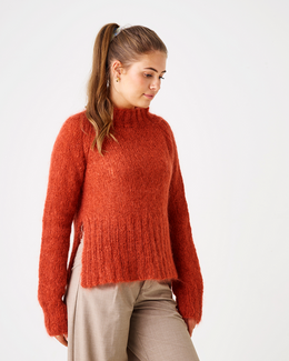 Strikkeopskrift til Raglansweater med slidser