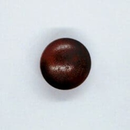 Rund knap i mørkt træ