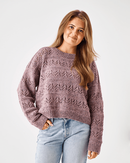 Strikkeopskrift til bred sweater med hulmønster