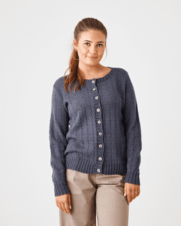 Strikkeopskrift til en Let loose trøje med hulsmønster