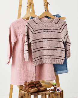 Strikkeopskrift til en raglanbluse med striber