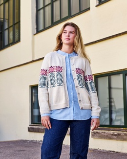Strikkeopskrift til Cardigan med blomster