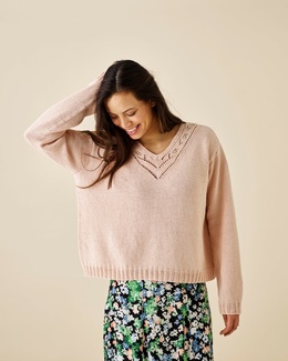 bluse-med-v-hals-strikkeopskrift