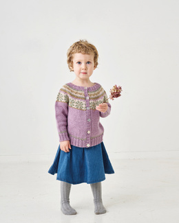 Strikkeopskrift til Barnecardigan med mønstret bærestykke