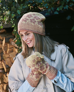 Strikkeopskrift til Vanter og hue med blomster