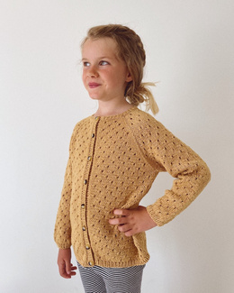 strikkeopskrift-til-annas-sommercardigan-junior