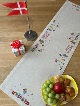 Broderikit til fødselsdagsløber Happy Birthday