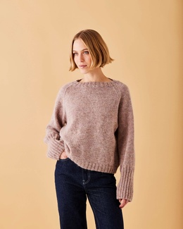 Raglanbluse med bred ærmerib - Strikkeopskrift