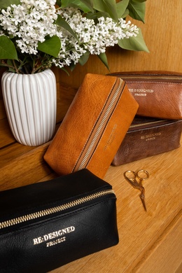 project-36-walnut-med-gylden-lynlaas