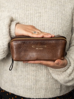 project-36-woodsmoke-med-gylden-lynlaas