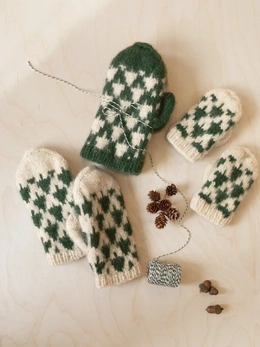 christmas-tree-mittens-strikkeopskrift