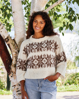 kort-bluse-med-isblomster-strikkeopskift