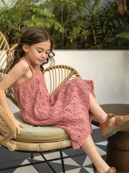 Strikkeopskrift til en smuk sommerkjole til børn