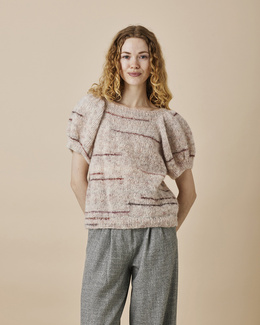 Strikkeopskrift til en sommerbluse med pufærmer