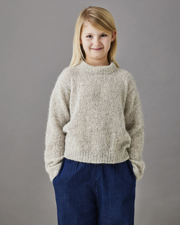 Strikkeopskrift til en cozy og lidt oversize sweater til børn.