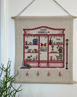 christmas-toy-store-broderikit-til-en-spaendende-adventskalender-med-legetoejsbutik