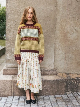 Strikkeopskrift til en flot bluse i norsk mønster