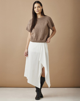 t-shirt-med-drejet-rib-strikkeopskrift