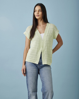 Strikkeopskrift til en åben vest med hulmønster