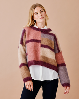 oversize-sweater-i-grafiske-felter