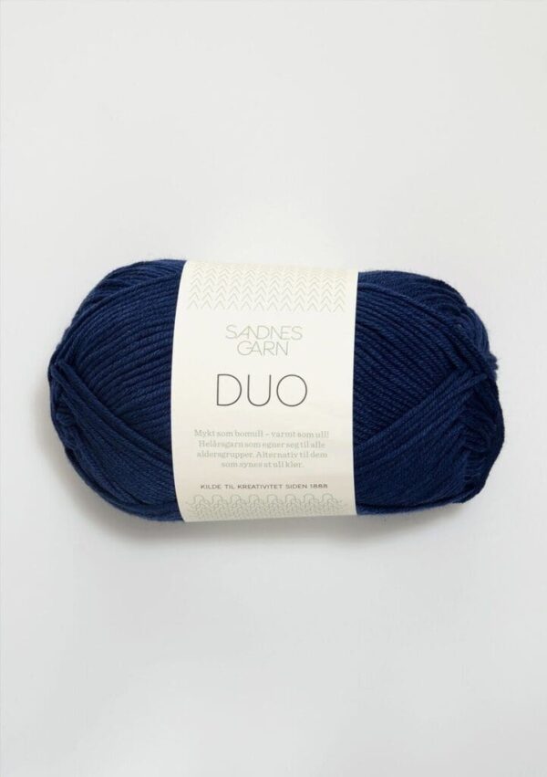 duo-5575-marine-er-laekkert-helaarsgarn
