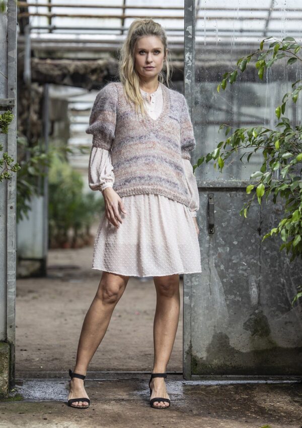 Strikkeopskrift på sommerbluse med pufærmer