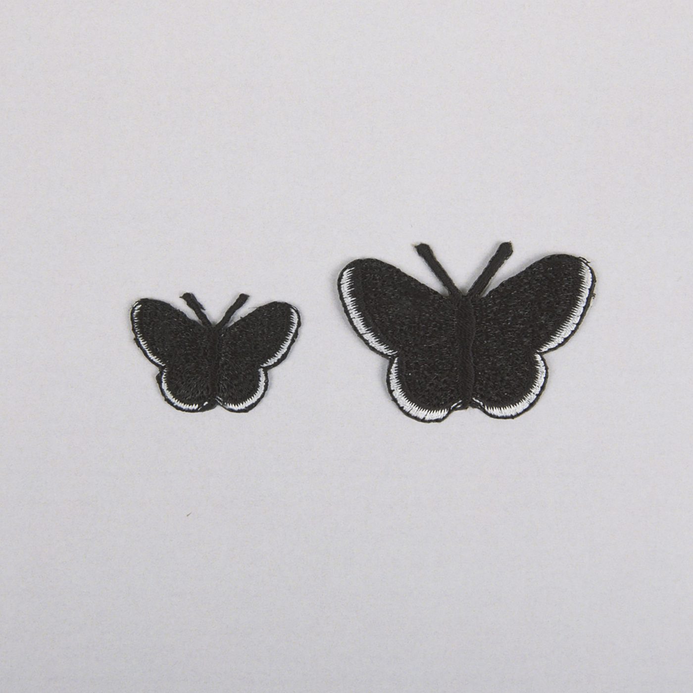 Strygemærker med sorte sommerfugle