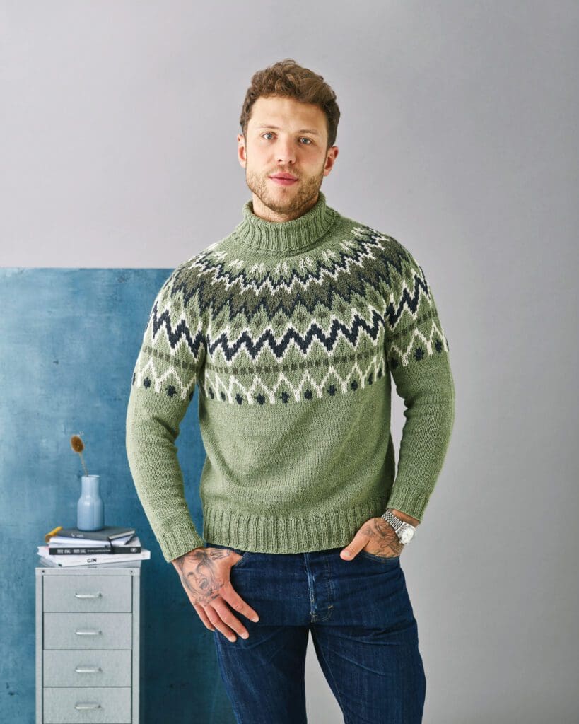 Strikkeopskrift til Sweater med mønstret bærestykke