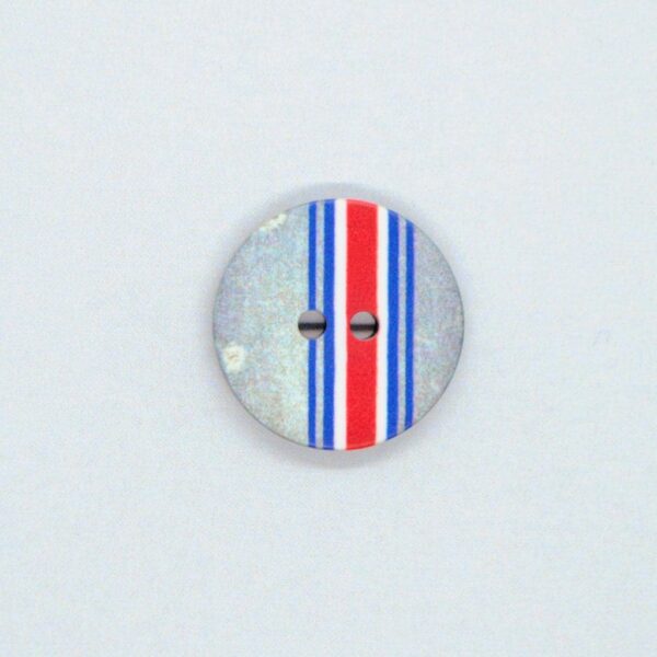 plastikknap-med-maritime-farver-18-mm
