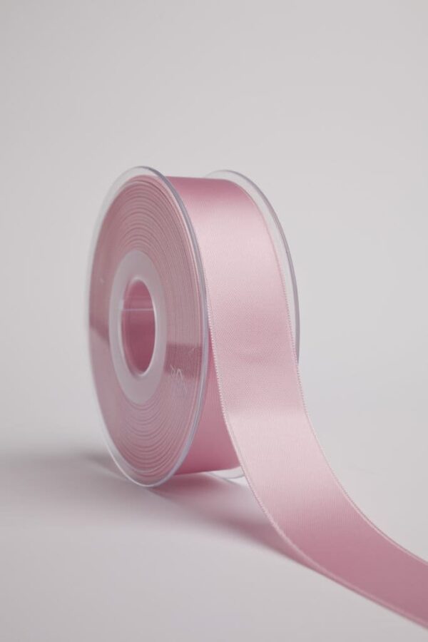 satinbaand-farve-225-lyseroed-25-mm