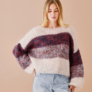 Strikkeopskrift til en oversize sweater med brede striber