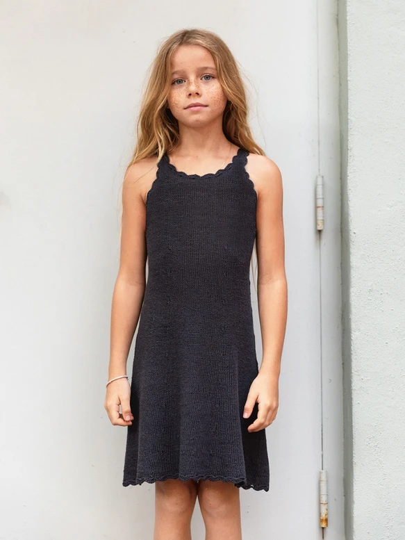 Linnea Dress Junior - strikkeopskrift til piger