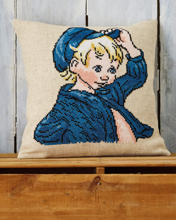 emil-med-kasket-broderikit-til-pude