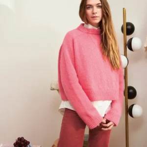 Strikkeopskrift til en kort oversize sweater til kvinder