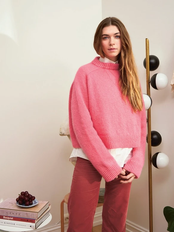 Strikkeopskrift til en kort oversize sweater til kvinder