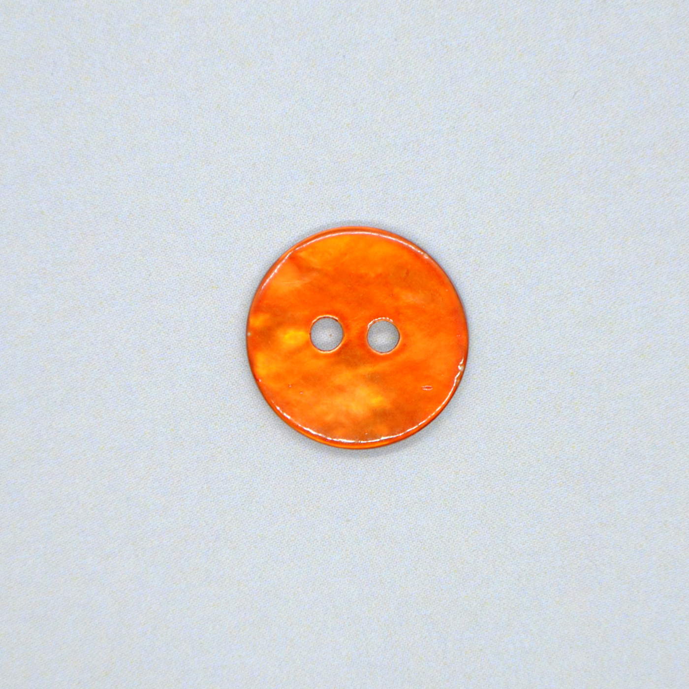 Perlemorsknap med 2 huller 15 mm Orange