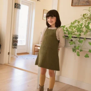 Strikkeopskrift til kjole til piger 2501-05 Clementine Dress Junior